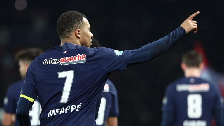 the Parisians are already making the break after a big mistake from Marcin Bulka… Follow the quarter-final of the Coupe de France