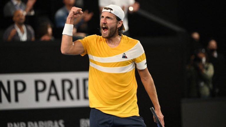 the returning Lucas Pouille qualified for the second round, it also goes for Clara Burel and Constant Lestienne