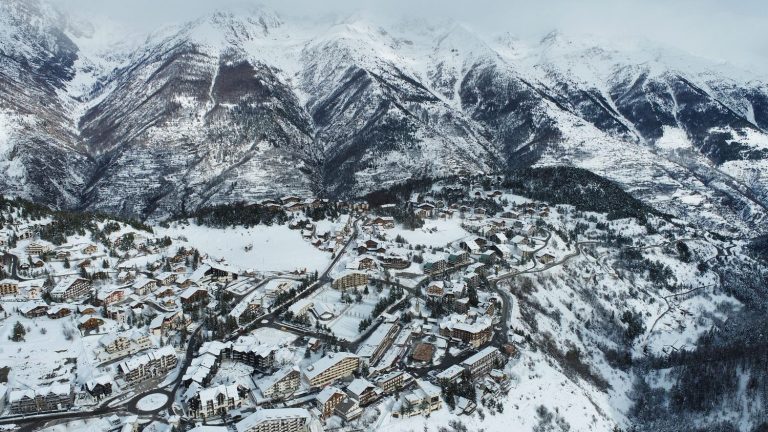 three departments still placed on orange alert for “avalanches” in the Alps, Charente-Maritime for “floods”