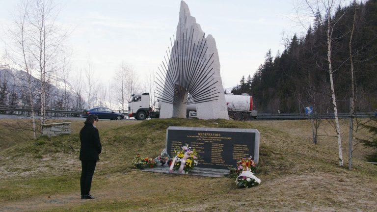 two ceremonies in tribute to the victims organized this weekend, 25 years after the disaster