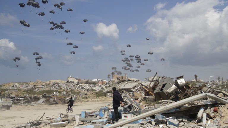 why is the dropping of humanitarian aid on the Gaza Strip criticized?