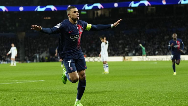 worn by Kylian Mbappé, PSG logically dismisses Real Sociedad and reaches the quarter-finals