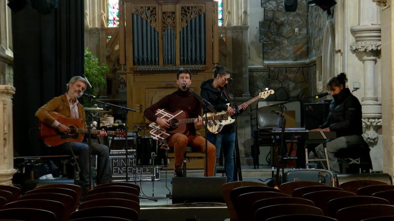 A folk music festival celebrates its 20th anniversary in a church and theater in Hyères