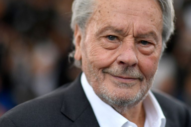 Alain Delon placed under “reinforced guardianship”