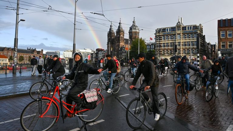 Amsterdam wants to install a box on electric bikes to automatically limit their speed