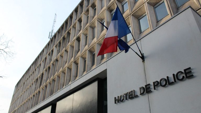 An 11-year-old boy presents himself alone at the Nancy police station to denounce his father’s violence