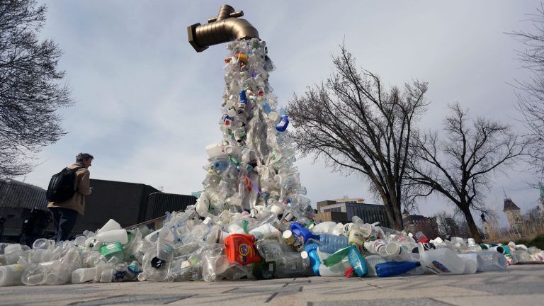 An armada of fossil fuel lobbyists in Ottawa, for the first international treaty against plastic pollution