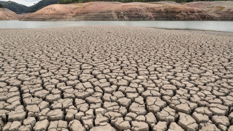 Barcelona to install floating seawater desalination plant