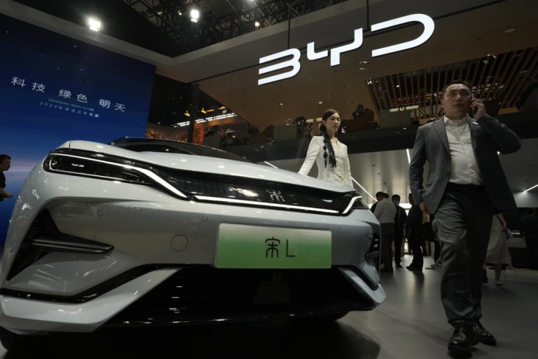 Beijing show |  Automotive giants compete for the spotlight