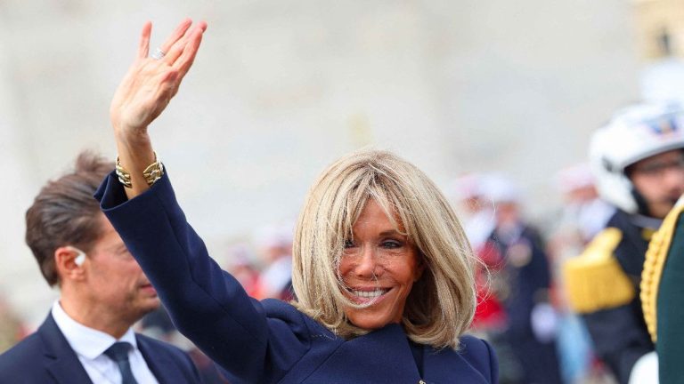 Brigitte Macron stands out in “Emily in Paris”