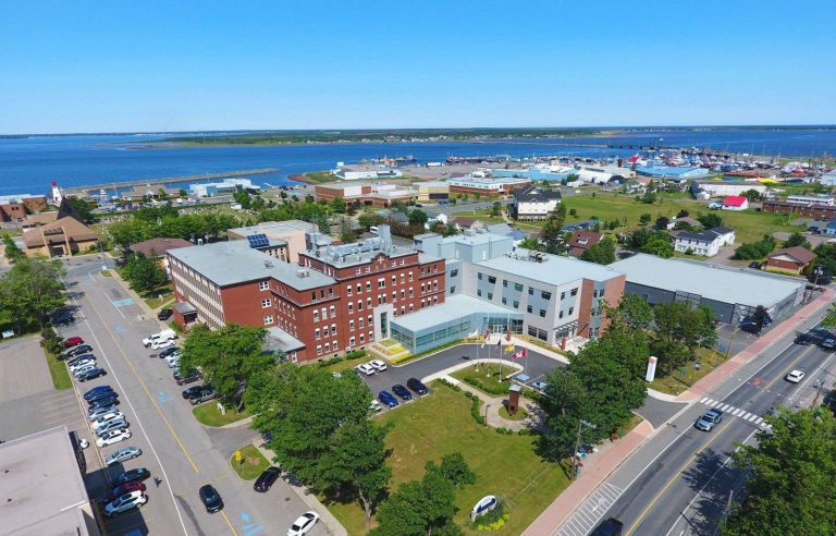 Changing the name of the Université de Moncton would cost less than $1.2 million