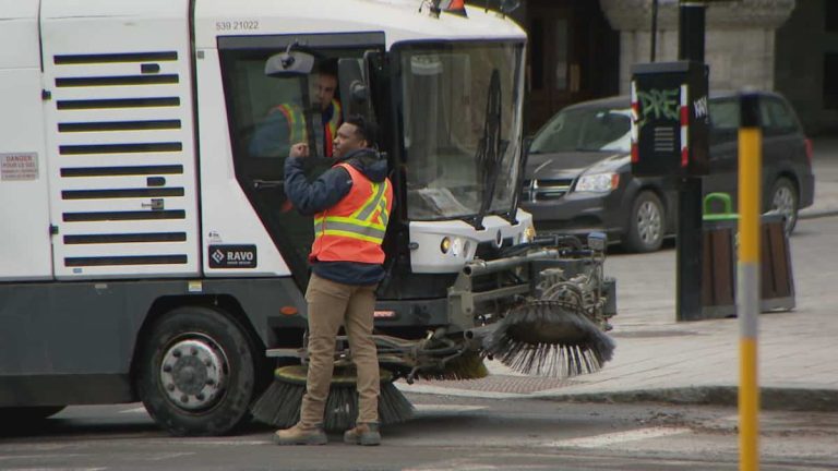 Clean-up operation in Montreal: the weather could play spoilsport