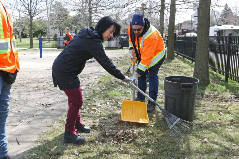 Cleanliness in Montreal |  “We also need citizens to get their hands dirty,” says Valérie Plante