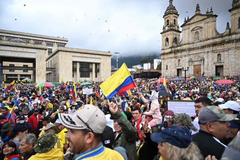 Colombia |  Unprecedented demonstration against President Petro