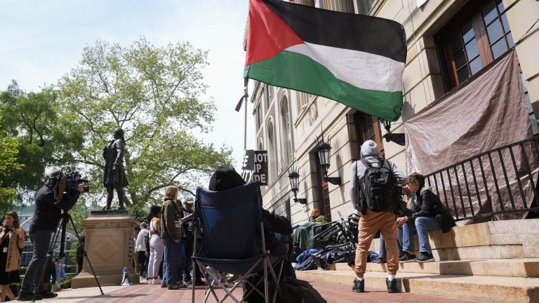 Columbia University in New York threatens to “fire” pro-Palestinian students who occupy a building