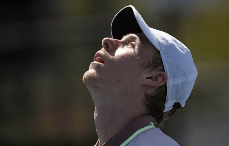 Denis Shapovalov advances to the 3rd round of the Madrid Tennis Open