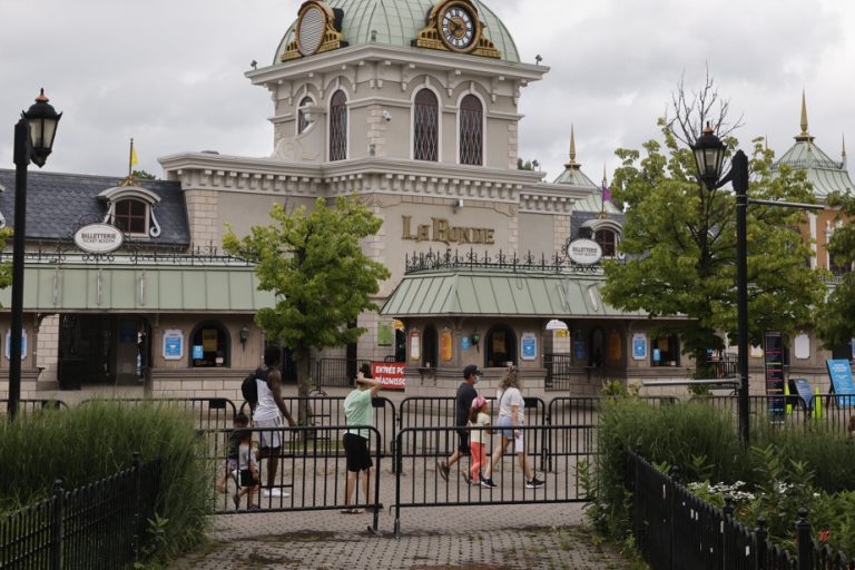 Dinosaurs and lasers at La Ronde