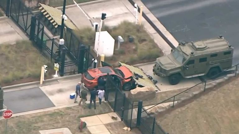 Driver drives into FBI fence in Atlanta