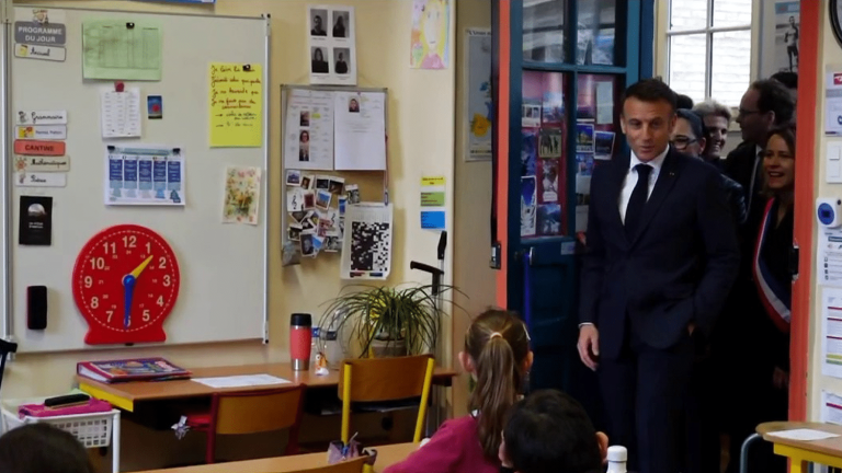 Emmanuel Macron announces a reform of teacher training