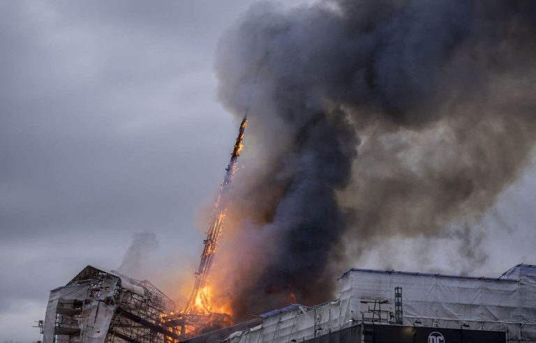 Fire at the former Copenhagen Stock Exchange building