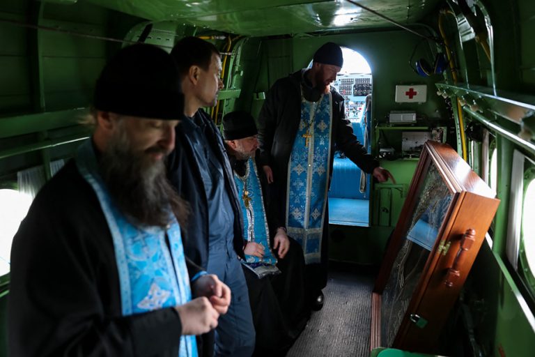 Floods in Russia |  Popes by plane for an aerial procession