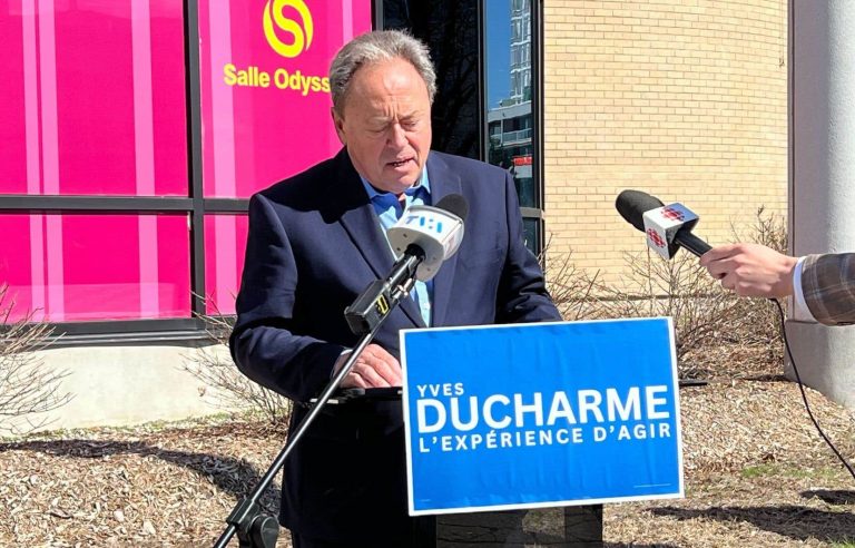 Former Gatineau mayor Yves Ducharme announces his candidacy for the by-elections