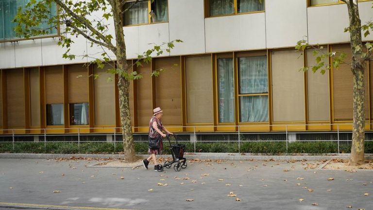 France experienced an exceptional and early heat peak on Saturday, with temperatures exceeding 32°C in the South