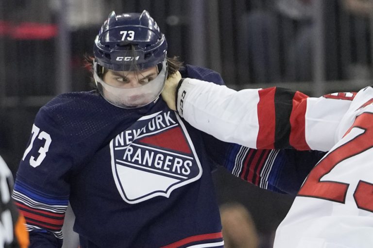 The Rangers win a match marked by a general scrum