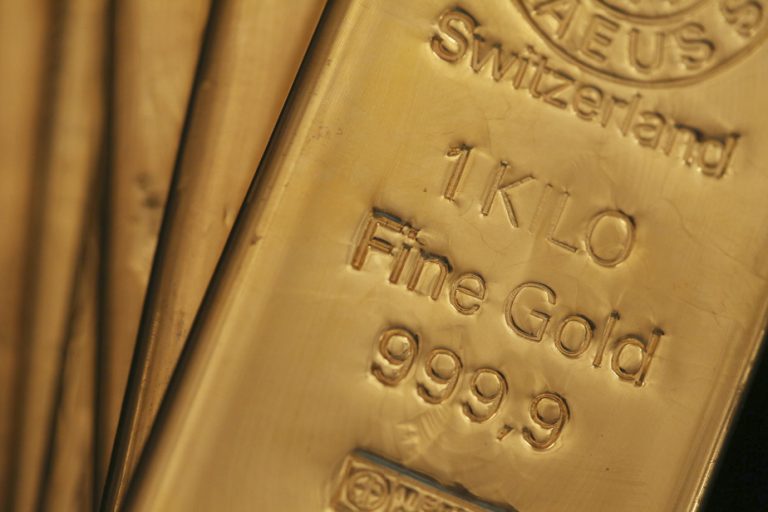 Gold hits new high at US$2,267 per ounce