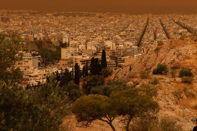 Greece |  New episode of thick clouds of dust from the Sahara