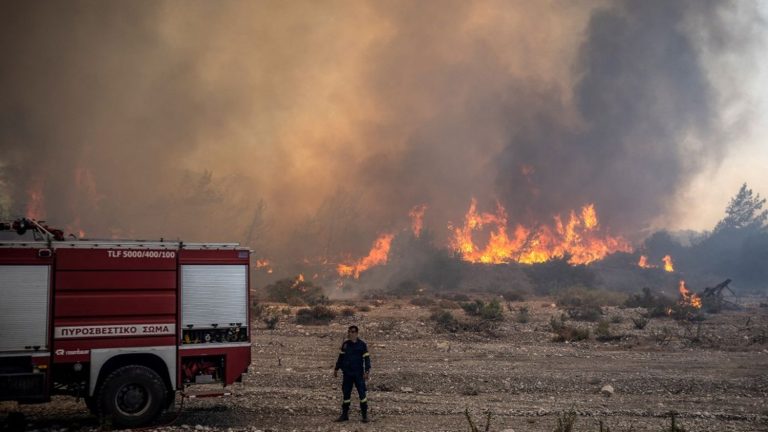 Greece raises its level of fire vigilance in the face of numerous fire outbreaks and strong winds