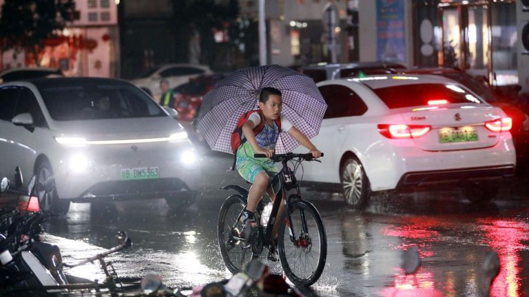 Historic floods expected in southern China