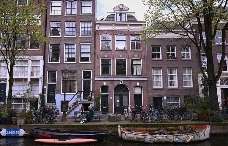 Housing crisis and immigration benefit Dutch populism