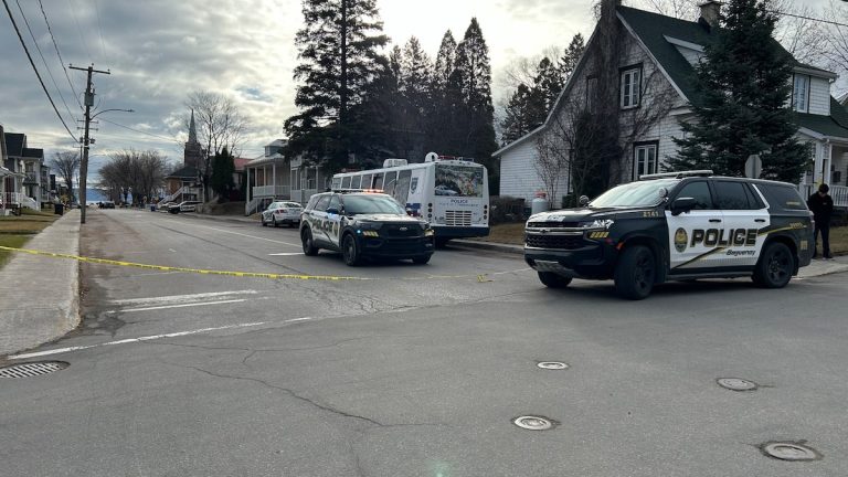 [IMAGES] Large police deployment after a man was shot in La Baie