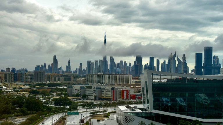 IN IMAGES, IN PICTURES.  Torrential rains paralyze Dubai and plunge the United Arab Emirates into chaos