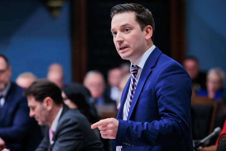 “Improper credit” |  Simon Jolin-Barrette plans to present a bill within a year