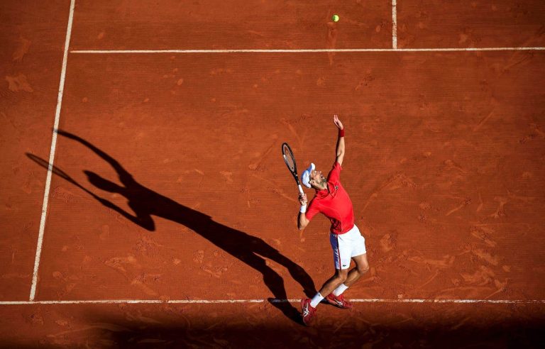 In Monte-Carlo, Djokovic and Sinner suffer but return to the semi-finals