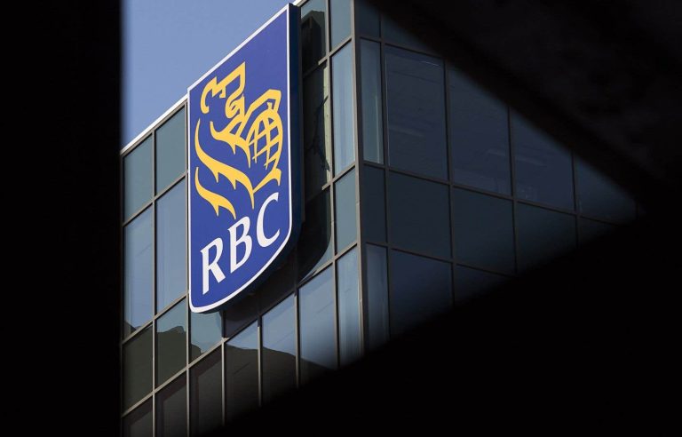 In Montreal, a demonstration denounces RBC’s investments in fossil fuels