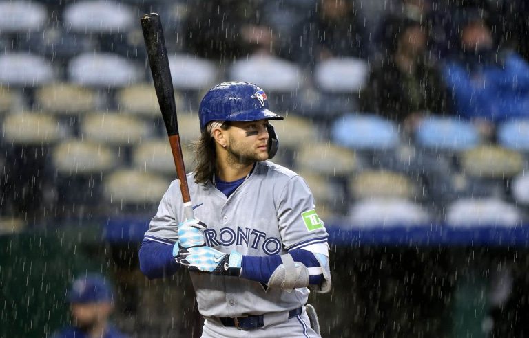 Kansas City Royals beat Toronto Blue Jays 2-1 in five innings after long layoff