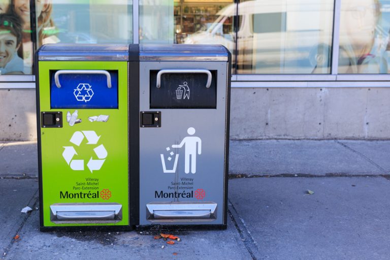 Montreal |  Expensive smart trash cans with disappointing results