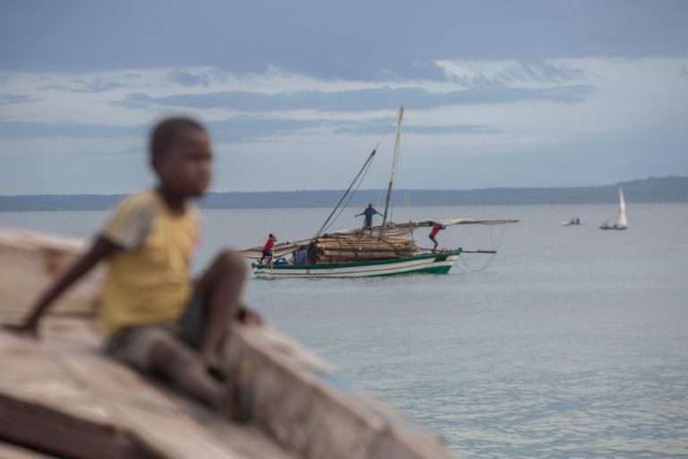 More than 90 dead in shipwreck off Mozambique