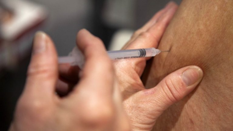 More than eight in 10 French people say they are in favor of vaccination, according to a study by Public Health France