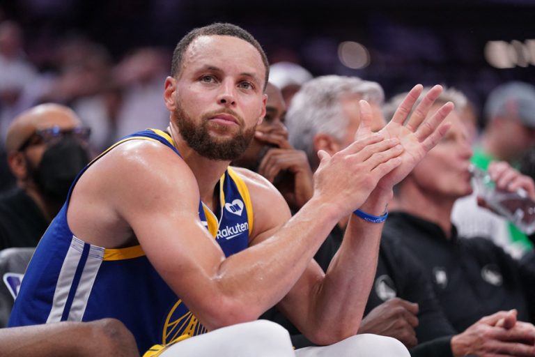 NBA |  Stephen Curry is the player of the year in tough situations