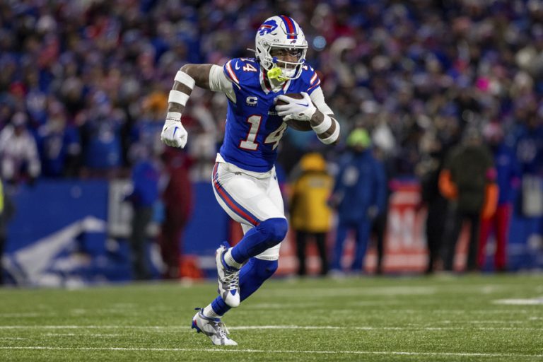 NFL |  Bills trade Stefon Diggs to Texans