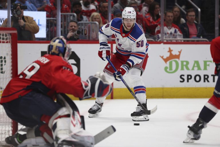 NHL playoffs |  Rangers win 4-2 and sweep Capitals in 1st round