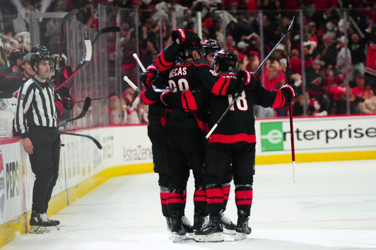 NHL playoffs |  The Hurricanes win the first game of their series against the Islanders 3-1