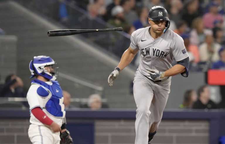 New York Yankees score four runs in ninth inning to defeat Toronto Blue Jays