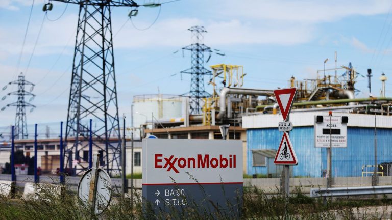 Oil giant ExxonMobil cuts 677 jobs in Seine-Maritime, Esso sells its Fos-sur-Mer refinery and two depots