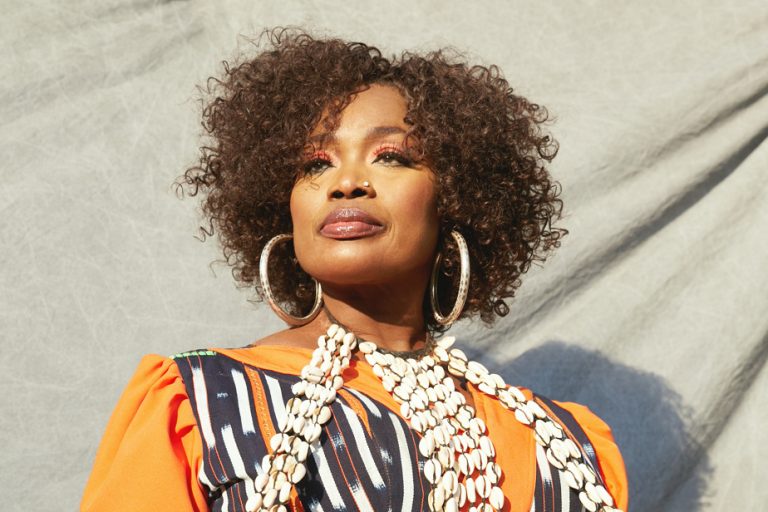 Oumou Sangaré at Nuits d’Afrique |  Baltimore, Beyoncé and why not a house in Quebec?