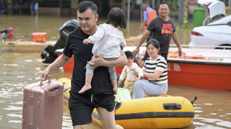 Part of southern China placed on red alert due to torrential rain and risk of flooding